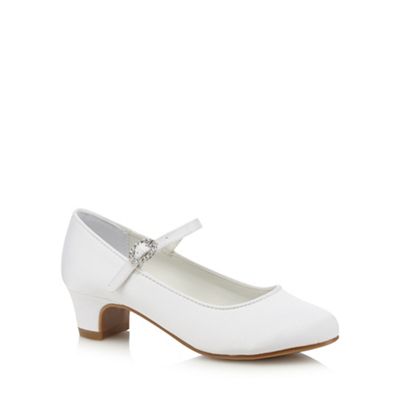 White heeled shoes